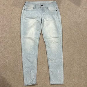 Maurice’s Light Wash Jegging